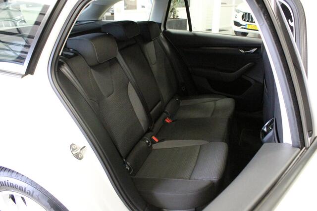 Skoda OCTAVIA Combi 1.0 e-TSI Business Edition | AFN-TRHAAK | CRUISE | E-KLEP | CLIMA | PDC-V/A | NAVIGATIE | CARPLAY | LED |