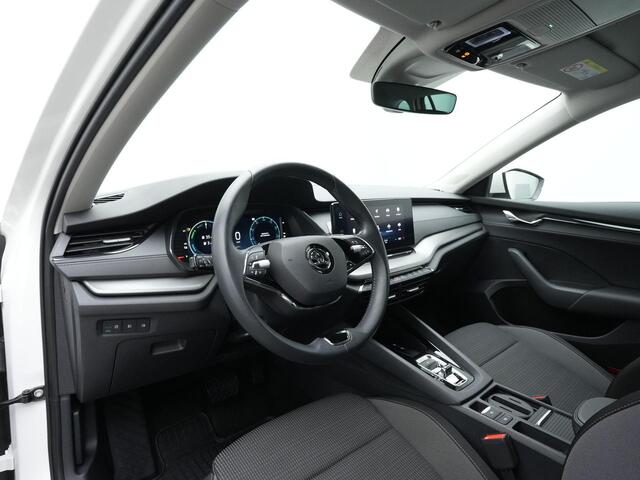 Skoda OCTAVIA Combi 1.4 TSI iV 204 pk PHEV Ambition | Parkeersensoren voor/achter | Carplay | Driving Mode Selection | Standkachel