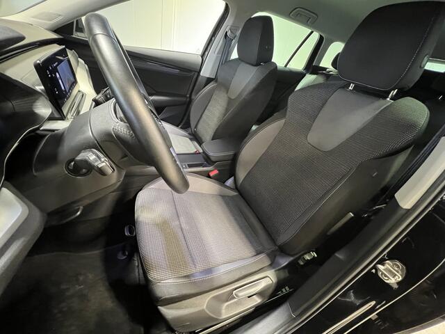 Skoda OCTAVIA Combi 1.0 TSI Ambition | Navigatie/Android/Apple Carplay | LM Velgen 16" | Voorstoelen Verwarmd | Parkeersensoren Voor en Achter | Cruise Control | Airco |