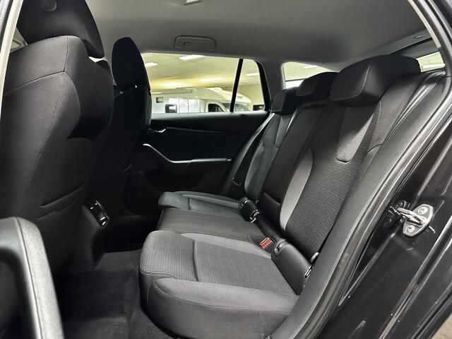 Skoda OCTAVIA Combi 1.0 TSI Business Edition/ LED Koplampen/ Elek.Klep/ 16''LMV/ Keyless/ Apple+Android/ Clima/ Navi/ Cruise/ Bluetooth/ Elek.Pakket/ Isofix/ PDC V+A.