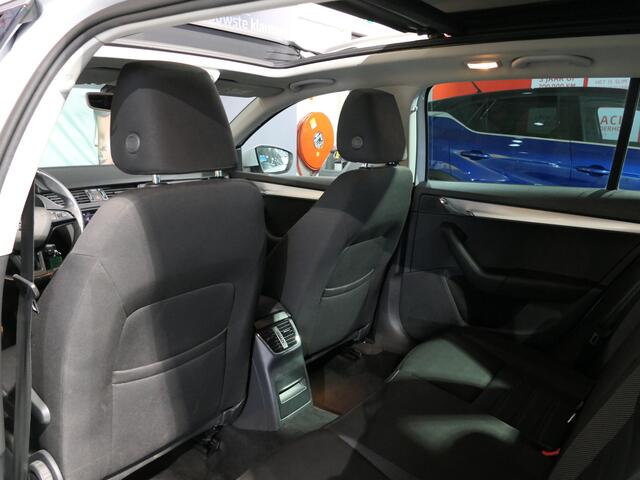 Skoda OCTAVIA Combi 1.5 TSI Greentech Ambition Business - Elektrisch glazen panorama-dak - Sensor v+a - 17" lmv - Afneembare trekhaak - Stoelverwarming