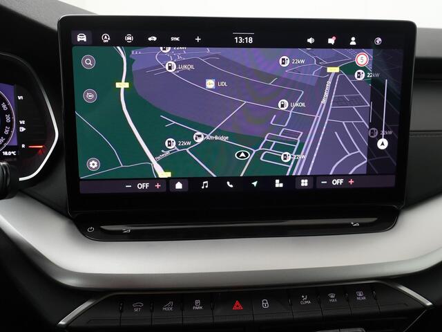 Skoda OCTAVIA Combi Business Edition Plus 1.5 TSI | Navigatie | Adaptieve cruise control | 17'' Lichtmetalen velgen | Travel Assist | Apple Carplay/Android Auto |