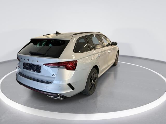 Skoda OCTAVIA Combi 1.4 TSI RS iV PHEV Business · Panoramadak · Camera · Head-Up · Elek.Voorstoelen · Elek. Achterklep · Apple/Android Car Play · Stoel-& Stuurverwarming · 18'' Inch ·