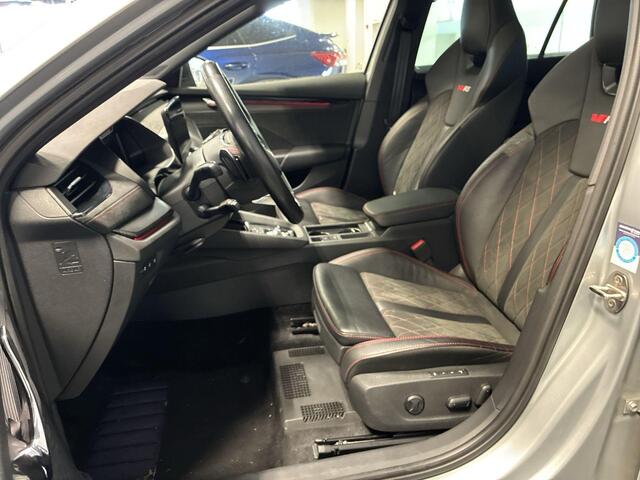 Skoda OCTAVIA Combi 1.4 TSI RS iV PHEV Business · Panoramadak · Camera · Head-Up · Elek.Voorstoelen · Elek. Achterklep · Apple/Android Car Play · Stoel-& Stuurverwarming · 18'' Inch ·