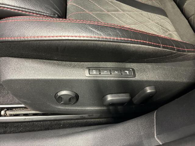 Skoda OCTAVIA Combi 1.4 TSI RS iV PHEV Business · Panoramadak · Camera · Head-Up · Elek.Voorstoelen · Elek. Achterklep · Apple/Android Car Play · Stoel-& Stuurverwarming · 18'' Inch ·