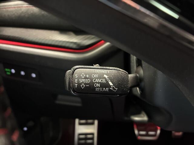 Skoda OCTAVIA Combi 1.4 TSI RS iV PHEV Business · Panoramadak · Camera · Head-Up · Elek.Voorstoelen · Elek. Achterklep · Apple/Android Car Play · Stoel-& Stuurverwarming · 18'' Inch ·