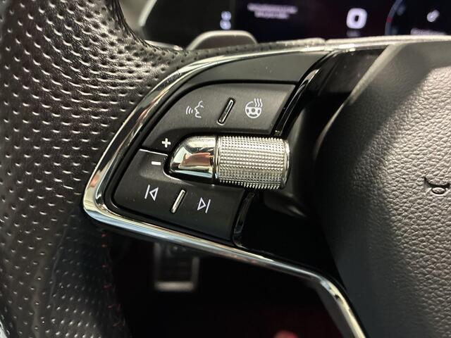 Skoda OCTAVIA Combi 1.4 TSI RS iV PHEV Business · Panoramadak · Camera · Head-Up · Elek.Voorstoelen · Elek. Achterklep · Apple/Android Car Play · Stoel-& Stuurverwarming · 18'' Inch ·