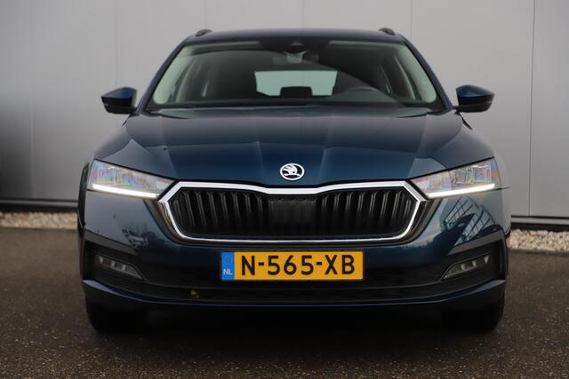 Skoda OCTAVIA Combi 1.0 e-TSI Ambition Automaat Virtual Cockpit Navigatie Carplay Android LMV LED Clima Cruise Lane Assist