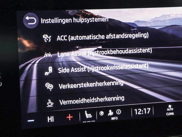 Skoda OCTAVIA Combi 1.4 TSI 245pk DSG RS iV PHEV Business · Panoramadak · CANTON Audio · Elek. Voorstoelen · Camera · Head-Up · Dodehoek Detectie · 19'' Inch ·