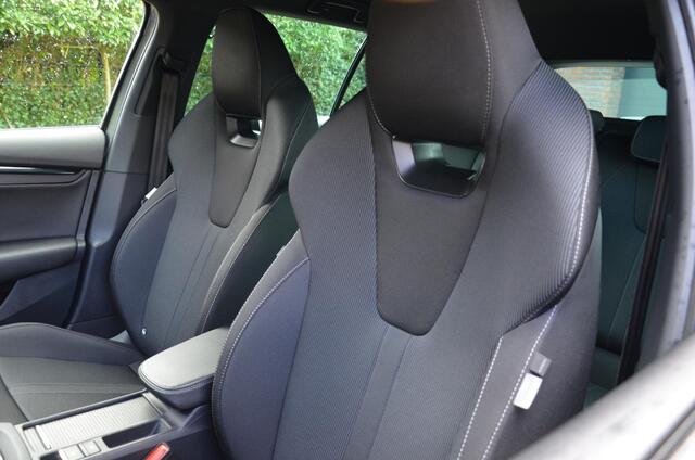 Skoda OCTAVIA Combi 1.0 e-TSI Sport Business Navi/Pdc/Ecc/Trekhaak, wegklapbaar/Cruise control adaptief/Extra getint glas/Sfeerverlichting/Volledig digitaal instrumentenpaneel