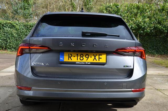 Skoda OCTAVIA Combi 1.0 e-TSI Sport Business Navi/Pdc/Ecc/Trekhaak, wegklapbaar/Cruise control adaptief/Extra getint glas/Sfeerverlichting/Volledig digitaal instrumentenpaneel