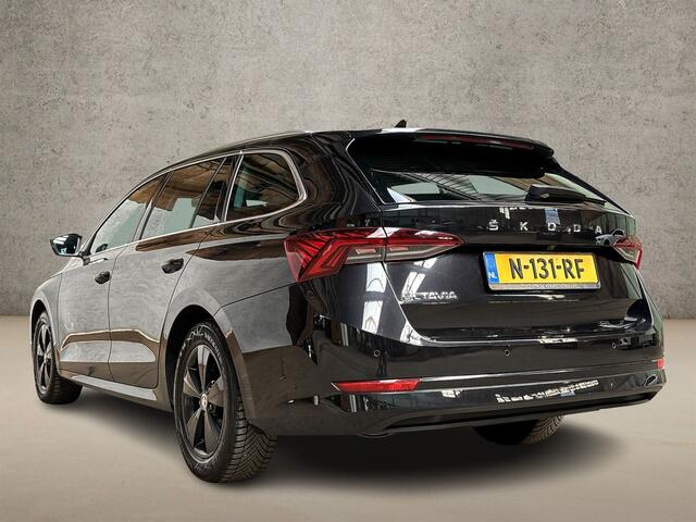 Skoda OCTAVIA Combi 1.5 TSI First Edition 150Pk (VIRTUAL COCKPIT, BLACK PACK, APPLE CARPLAY, GROOT NAVI, CAMERA, SPORTSTOELEN, GETINT GLAS, LED KOPLAMPEN, PARKEERSENSOREN, NIEUWE APK, NIEUWSTAAT)