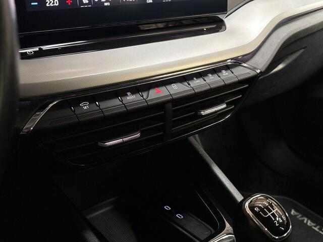 Skoda OCTAVIA Combi 1.5 TSI First Edition 150Pk (VIRTUAL COCKPIT, BLACK PACK, APPLE CARPLAY, GROOT NAVI, CAMERA, SPORTSTOELEN, GETINT GLAS, LED KOPLAMPEN, PARKEERSENSOREN, NIEUWE APK, NIEUWSTAAT)