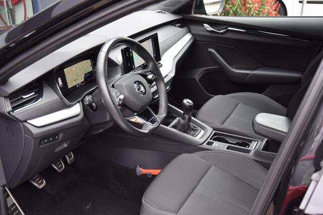 Skoda OCTAVIA Combi 1.0 TSI 110PK Sport Business | Org. NL | BOVAG Garantie | 18'' Velgen | Verwarmbaar sportstuurwiel | Apple Carplay/Android Auto | LED koplampen | Keyless start |