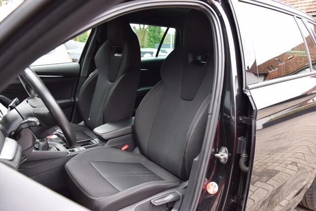 Skoda OCTAVIA Combi 1.0 TSI 110PK Sport Business | Org. NL | BOVAG Garantie | 18'' Velgen | Verwarmbaar sportstuurwiel | Apple Carplay/Android Auto | LED koplampen | Keyless start |