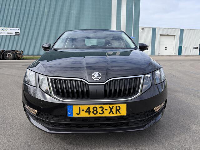 Skoda OCTAVIA 1.0 TSI Greentech Style Business Automaat DSG 116 PK. Prachtige en als nieuw rijdende auto !!!