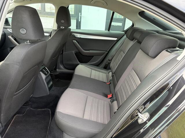 Skoda OCTAVIA 1.0 TSI Greentech Style Business Automaat DSG 116 PK. Prachtige en als nieuw rijdende auto !!!