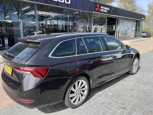 Skoda OCTAVIA Combi 1.5 TSI First Edition 150PK | Panoramadak | Dodehoekdetectie | Head-Up | Carplay/Android | Adaptieve Cruise Control | Elek. trekhaak