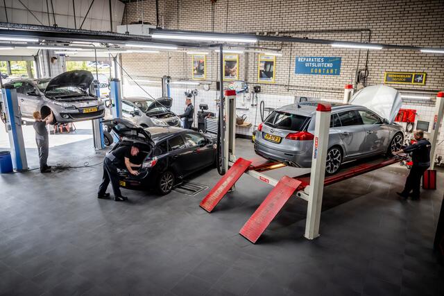 Skoda OCTAVIA Combi 1.0 e-TSi MHEV Edition Plus Automaat / Hybrid Mild / Trekhaak / Leder / Head Up / Stoel & Stuurverwarming