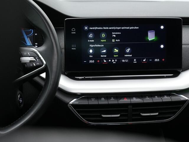 Skoda OCTAVIA Combi 1.4 TSI iV 204 pk PHEV Style | Panoramadak | Geheugenstoelen | Head-up display | Stoelverwarming | Keyless Entry | Side Assist