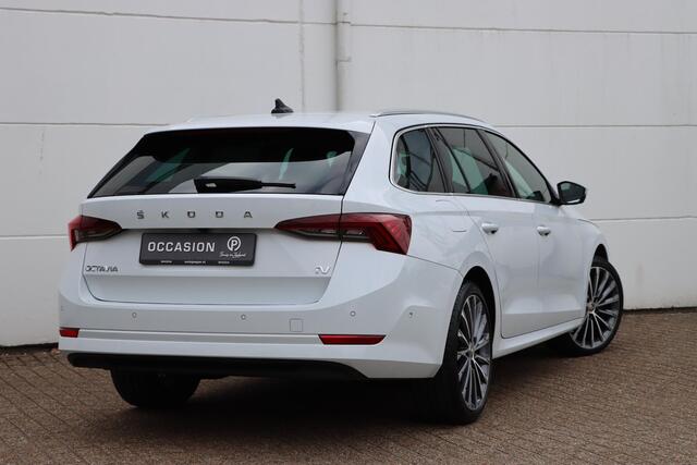Skoda OCTAVIA Combi 1.4 eHybrid Style 204pk DSG6 |Elektrische stoelen | Leder/Alcantara | HUD