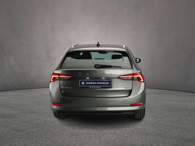 Skoda OCTAVIA Combi Business Edition Plus 1.5 eTSI 150pk DSG Automaat Achteruitrijcamera, Cruise control, Elektrische achterklep, LED koplampen, App connect, Parkeersensoren