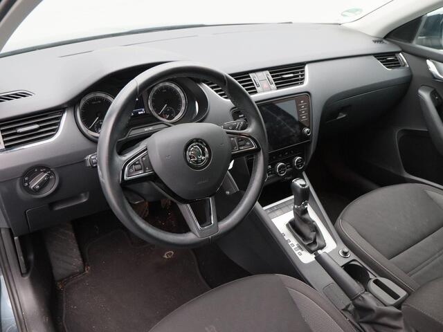 Skoda OCTAVIA Combi 1.5 TSi 150 Pk Automaat Style Business | Stoelverwarming | Trekhaak | Parkeersensoren | Climatronic | Cruise Control | Navigatie | 17 Inch