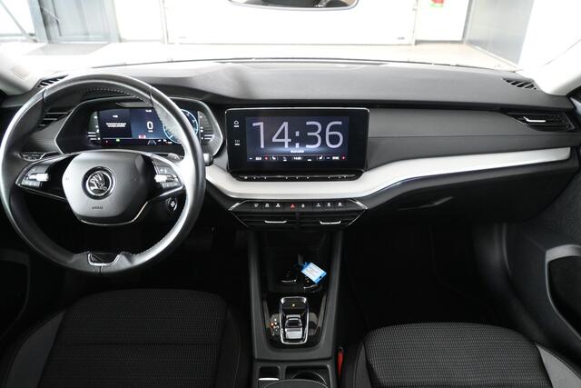 Skoda OCTAVIA Combi 1.0 e-TSI Business Edition Automaat Navigatie Carplay Virtual Stoelverwarming Inruil Mogelijk!