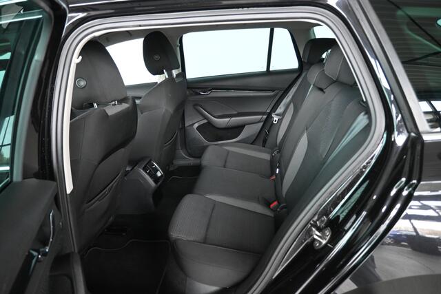 Skoda OCTAVIA Combi 1.0 e-TSI Business Edition Automaat Navigatie Carplay Virtual Stoelverwarming Inruil Mogelijk!