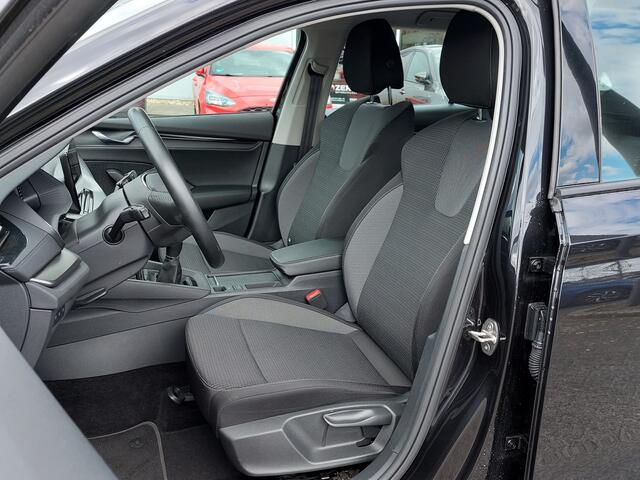 Skoda OCTAVIA Combi 1.0 TSI 110pk Ambition | Origineel NL | Navi | Apple Carplay+Android Auto | Clima | Cruise | Led Koplampen | Rijstrook+Licht+Regensensor | Pdc | 16''lm | Trekhaak