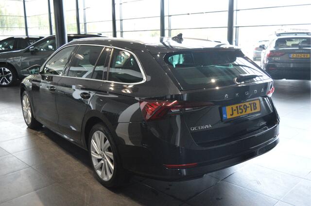 Skoda OCTAVIA Combi 2.0 TDI Style navi keyless camera trekhaak 18 inch !!