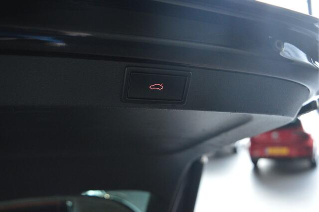 Skoda OCTAVIA Combi 2.0 TDI Style navi keyless camera trekhaak 18 inch !!