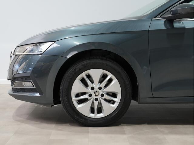 Skoda OCTAVIA Combi 1.0 TSI 110pk Business Edition Navigatie Camera PDC Privacy glass 20