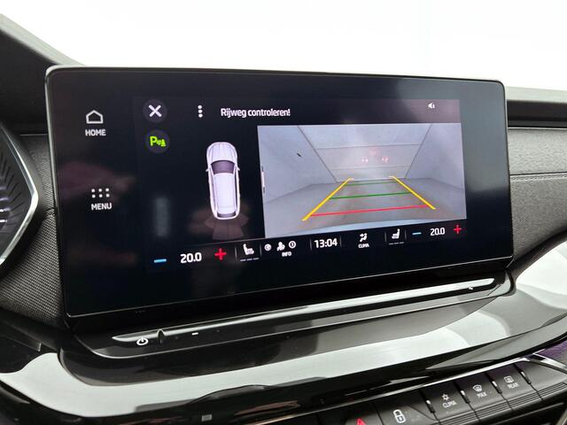 Skoda OCTAVIA Combi 1.5 e-TSI DSG Style | Navigatie | Climate Control | Parkeer Sensoren | Camera | DAB | Cruise control | Lichtmetalen Velgen | Keyless