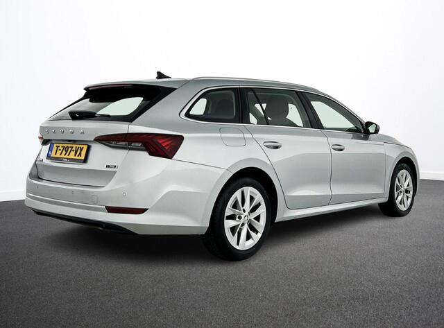 Skoda OCTAVIA Combi 1.5 e-TSI DSG Style | Navigatie | Climate Control | Parkeer Sensoren | Camera | DAB | Cruise control | Lichtmetalen Velgen | Keyless