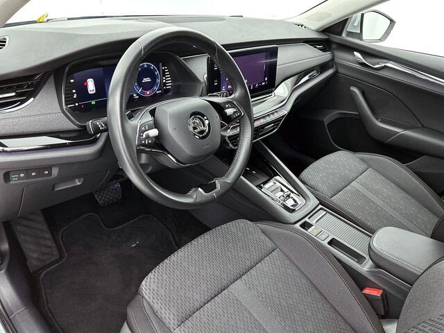 Skoda OCTAVIA Combi 1.5 e-TSI DSG Style | Navigatie | Climate Control | Parkeer Sensoren | Camera | DAB | Cruise control | Lichtmetalen Velgen | Keyless