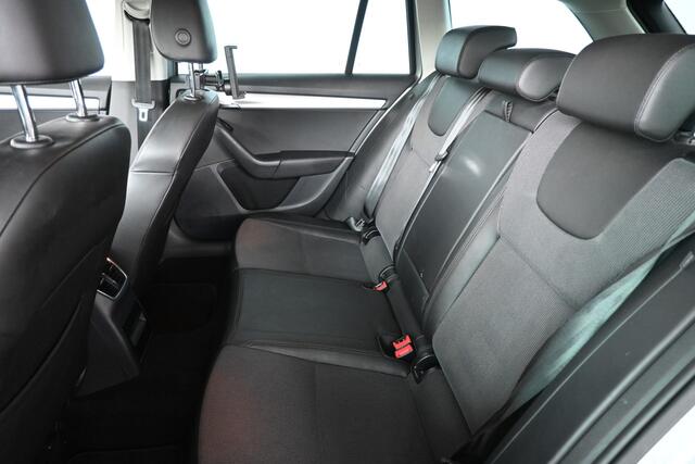 Skoda OCTAVIA Combi 1.0 TSI Greentech Ambition Business Automaat Navigatie Stoelverwarming Rijklaarprijs! Inruil Mogelijk!