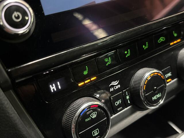 Skoda OCTAVIA Combi 1.5 TSI Greentech Sport 150Pk Automaat (APPLE CARPLAY, GROOT NAVI, CLIMATE, STOELVERWARMING, SPORTSTOELEN, CRUISE, PARKEERSENSOREN, NIEUWE APK, NIEUWSTAAT)