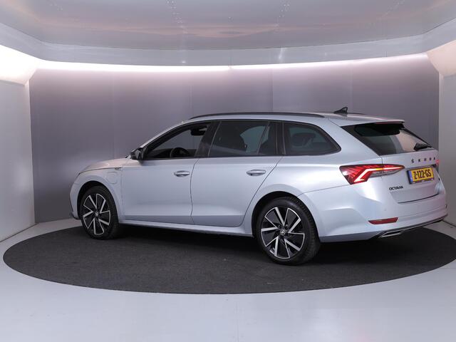 Skoda OCTAVIA Combi 1.4 TSI iV PHEV Sportline Business 204 pk Automaat (DSG) | SOH 96% | Verlengde garantie | Navigatie | Parkeersensoren | Adaptieve cruise control | Stoelverwarming |