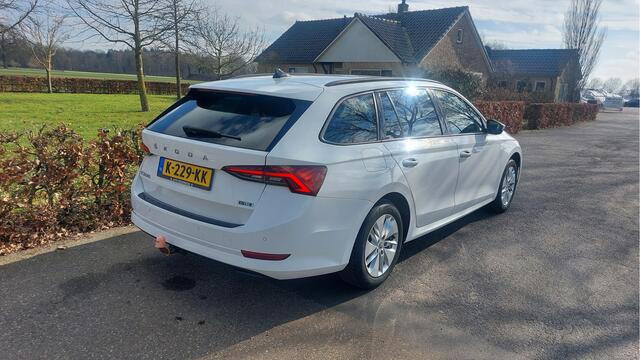 Skoda OCTAVIA Combi 1.0 e-TSI Business Edition CLIMA/NAVI/AUTOMAAT BJ 2021