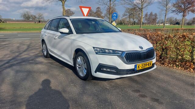 Skoda OCTAVIA Combi 1.0 e-TSI Business Edition CLIMA/NAVI/AUTOMAAT BJ 2021