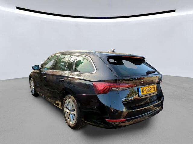 Skoda OCTAVIA Combi 1.0 TSI Business Edition / Navigatie / App connect / Elektrische achterklep / Parkeersensoren V+A /