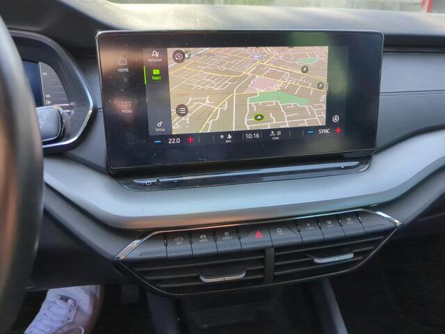 Skoda OCTAVIA Combi 1.0 TSI Business Edition / Navigatie / App connect / Elektrische achterklep / Parkeersensoren V+A /