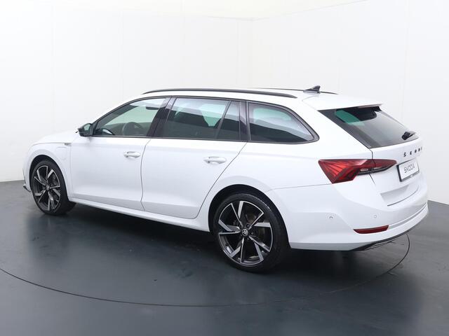Skoda OCTAVIA Combi 1.4 TSI iV PHEV Sportline Business | 204 PK | SoH 97% | Automaat | Climate control | Stoelverwarming | 19" LM velgen |