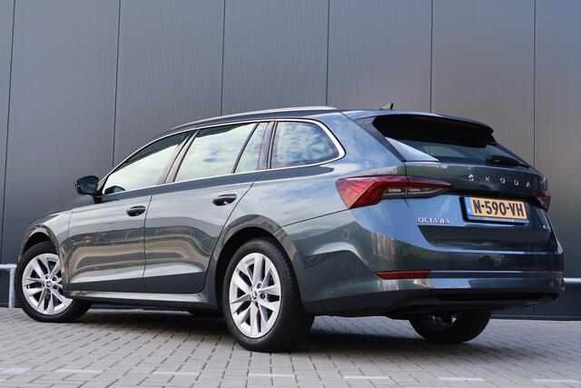 Skoda OCTAVIA Combi 1.0 e-TSI Business Edition Plus Automaat | Virtual Cockpit | Head-up Display | Camera | Stoel- / stuurverwarming | Elektr. achterklep | Keyless