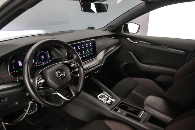 Skoda OCTAVIA Combi RS iV Business 1.4 TSI PHEV 245pk DSG Automaat Adaptive cruise control, CANTON audio, Achteruitrijcamera, Elektrische achterklep, Navigatie