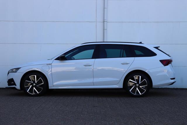 Skoda OCTAVIA Combi 1.4 TSI iV PHEV Sportline Business 204pk DSG6 | SOH 95,2% | HUD | Stoelverw voor- en achter | Adaptive