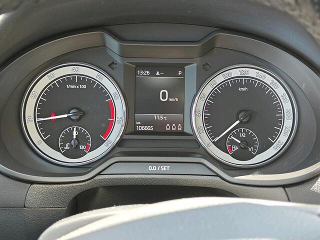 Skoda OCTAVIA Combi 1.5 TSI Greentech Business Edition Trekhaak | Navi | LED | Leer/stof | LMV 17" | NL auto | 1e eig.