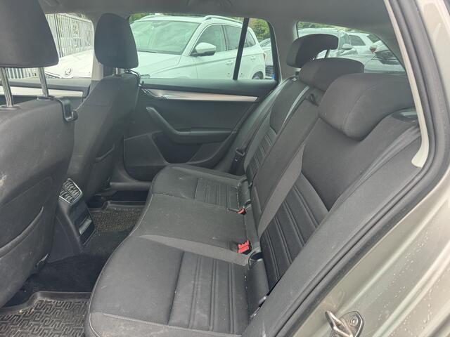 Skoda OCTAVIA Combi 1.6 TDI Greentech Style Automaat