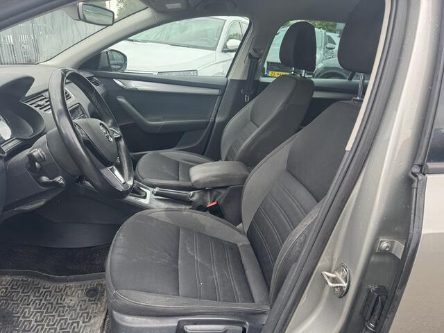 Skoda OCTAVIA Combi 1.6 TDI Greentech Style Automaat